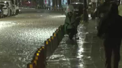 İstanbul'da yollar göle döndü