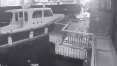 Üsküdar’da yolcu vapuru tarihi yalıya çarptı: O anlar kamerada