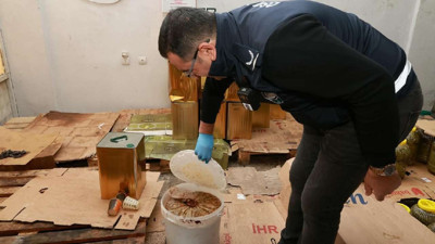 Ruhsatsız depodan 6,5 ton küflü gıda çıktı