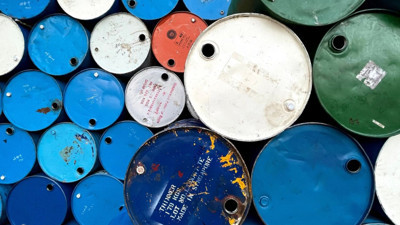 Petrolde y&uuml;kselişin ardından geri adım: Trump'ın İran mesajı fiyatları d&uuml;ş&uuml;rd&uuml;