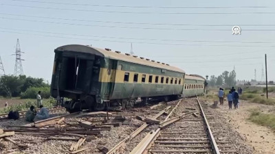 Pakistan'da yolcu treninin raydan çıkması sonucu 5 kişi öldü