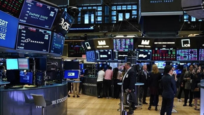 New York borsası karışık seyirle açıldı