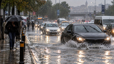 İstanbul i&ccedil;in sel alarmı! Mesainizin bitmesini beklemeyin, erken &ccedil;ıkın