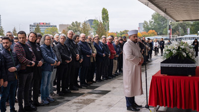 T&uuml;rk m&uuml;ziğinin usta ismi Alpay son yolculuğuna uğurlandı