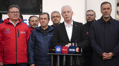 Vali G&uuml;l a&ccedil;ıkladı: Selde kaybolan 5 kişi i&ccedil;in aramalar s&uuml;r&uuml;yor