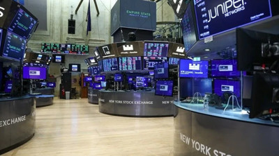 New York borsasında karışık a&ccedil;ılış: Teknoloji hisseleri sert geriledi