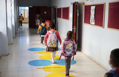 Milyonlarca öğrenci yarın yeniden ders başı yapacak