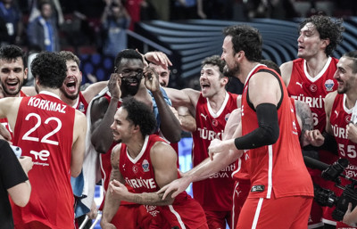 CHP Lideri Özgür Özel'den 12 Dev Adam'a tebrik mesajı