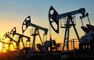 Fitch, petrol fiyatı tahminlerini düşürdü