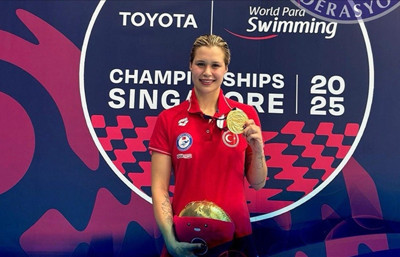 Singapur’da altın yağmuru: Milli para yüzücü Defne Kurt 5 kez dünya şampiyonu oldu