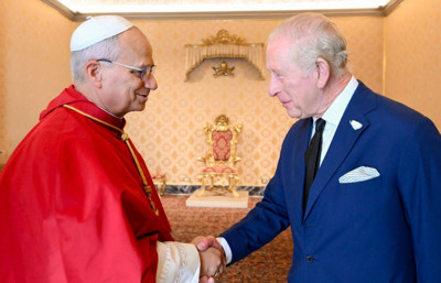489 yıl sonra bir ilk! Papa ve İngiltere Kralı birlikte dua etti