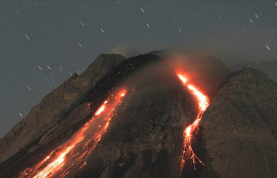 Japonya'da Sakurajima Yanardağı'nda patlama