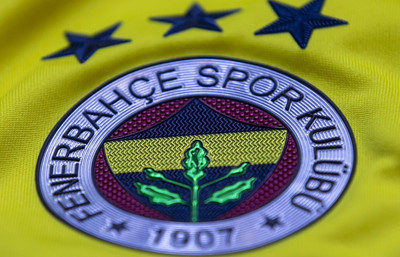 Fenerbahçe, 5 genç futbolcuyla profesyonel sözleşme imzaladı
