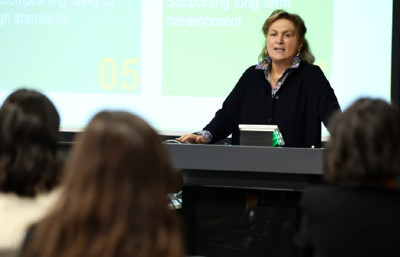 Güler Sabancı’dan üniversitesi öğrencilerine: Önemli olan etki yaratmak ve fayda sağlamak