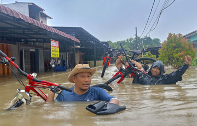 Endonezya'daki sel felaketinde ölü sayısı artıyor: Yüzlerce kişi kayıp