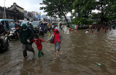 Endonezya'da şiddetli yağışlarda ölenlerin sayısı 442'ye yükseldi