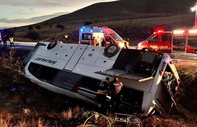 Afyon'da yolcu otobüsü devrildi: Çok sayıda ölü ve yaralı var