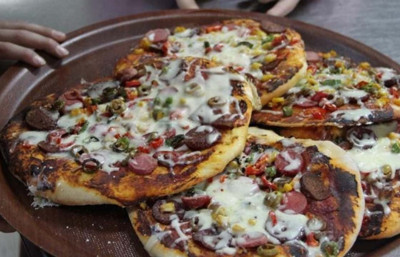 Yedikleri pizzadan zehirlenen 4 kişiden 1'i hayatını kaybetti
