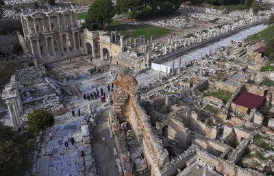 Efes Antik Kenti’nde 2 bin yıllık tütsü kabı bulundu