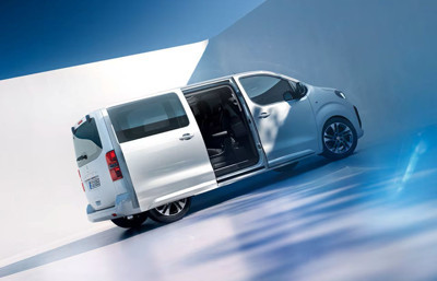 Opel Zafira ve Vivaro satışa sunuldu: işte fiyatları...