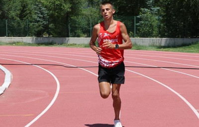 Milli atlet Oğuz Uyar, 200 metrede Türkiye rekoru kırdı