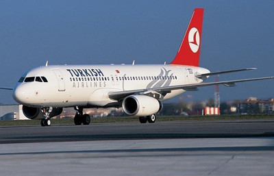 THY'den 13 bin 800 kilometrelik rekorTürk Hava Yolları, şirket tarihinin en uzun aktarmasız uçuşuna imza attı. Juventus kafilesini Avustralya'nın Perth kentinden İtalya'nın Torino kentine taşıyan Boeing 777-300ER, yaklaşık 13 bin 800...