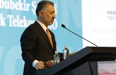 Kuzey ülkeleri uzaktan çalışma modelinde liderliği elinde tutuyorUzaktan çalışma oranları Avrupa genelinde keskin bir bölünme sergiliyor. Finlandiya yüzde 20,5 ile zirvede yer alırken Türkiye yüzde 3,7 seviyesinde kalıyor. Dijital altyapı ve sektörel iş...