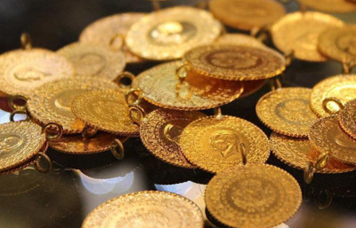 İran savaşı altının ezberini bozdu!Orta Doğu'da tırmanan çatışmaların güvenli liman talebini artırması beklenirken, altın fiyatlarının gerilemesi piyasalarda yerleşik kabulleri yeniden tartışmaya açtı. Analistler, jeopolitik riskler...