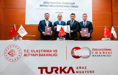 Türkiye’de araç muayenesinde yeni dönemTürkiye’de araç muayene hizmetlerini 20 yıl boyunca kapsayacak yeni dönem için imzalar atıldı. TURKA, 15 Ağustos 2027’den itibaren 81 ilde araç muayene hizmetlerini devralacak. Yaklaşık 3 milyar...