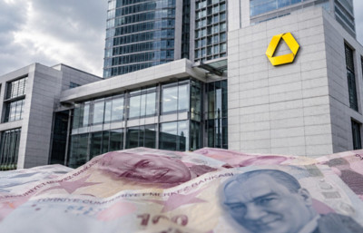 Commerzbank TL için rahatlama görmediCommerzbank, temmuzda yıllık enflasyonun yüzde 31,75’e gerilemesinin temel fiyat baskısında belirgin bir iyileşme göstermediğini savundu. Banka, döviz dönüşüm düzenlemelerinin de Türk Lirasına...