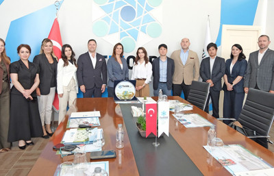Japon sanayisi TÜİOSB’de yatırım arayışındaJaponya'nın dış ticaret kuruluşu JETRO ile küresel sanayi şirketi Sumitomo'nun temsilcileri, Mersin'de faaliyetlerini sürdüren TÜİOSB'yi ziyaret ederek yatırım altyapısı, yeşil dönüşüm ve olası...