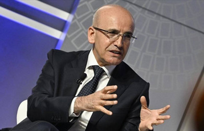 Şimşek sanayideki dönüşüme dikkat çektiHazine ve Maliye Bakanı Mehmet Şimşek, sanayi üretiminin zorlu küresel koşullara rağmen yılın ikinci çeyreğinde yüzde 1,9 arttığını açıkladı. Yüksek teknoloji sektörlerindeki üretim artışına dikkat...