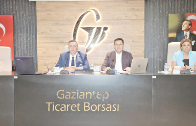 Ambalajlı su tüketimi yüzde 30 gerilediFiyatlardaki artış ve sıcaklıkların mevsim normallerinin altında seyretmesi nedeniyle ambalajlı su tüketiminde yüzde 30’a yakın düşüş yaşandığını kaydeden SUDER Yönetim Kurulu Başkanı Yaşabey...