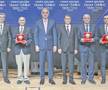 Bakan Ersoy: Diline değer verenler geleceğe sahip çıkar