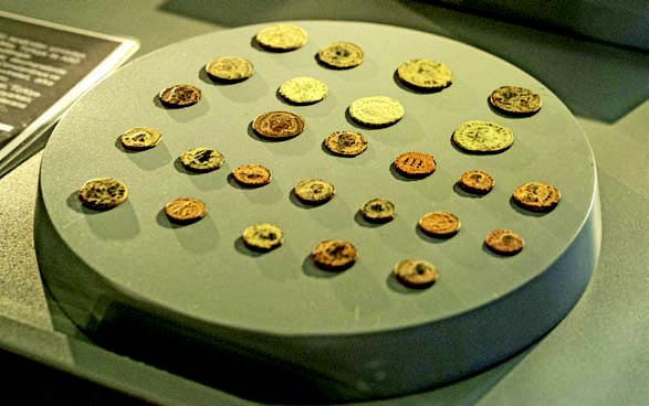 Roma dönemine ait bin 700 yıllık 83 sikke Türkiye’de - Resim : 1