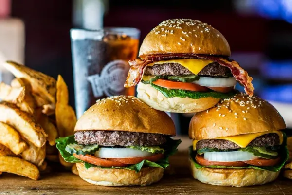 Bir dönemin efsane burger zinciri küçüldü: Şube sayısı 500’den 44’e düştü - Resim: 9