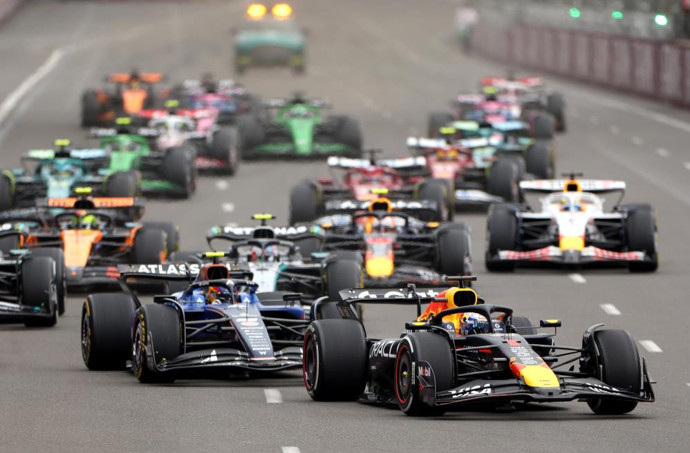 Azerbaycan Grand Prix'sini kazanan Max Verstappen - Resim : 1