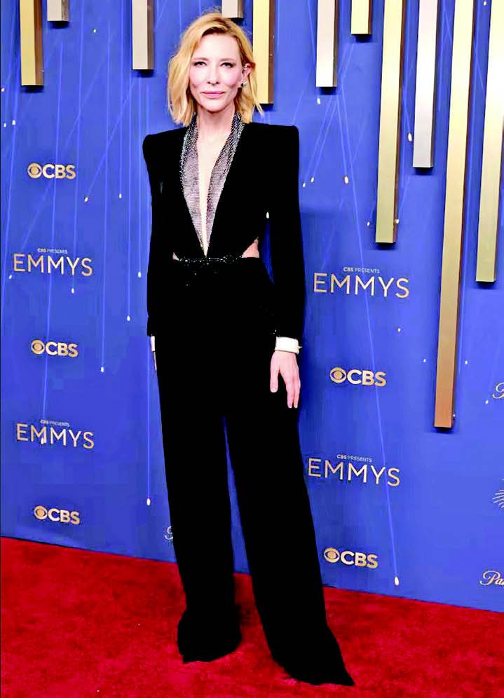 77. Emmy Ödülleri: Kırmızı halıda parlayan yıldızlar - Resim : 2