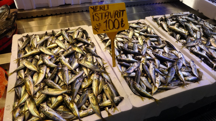 Fırtına balık tezgahlarını vurdu: İstavrit hamsiyi tahtından etti - Resim : 1