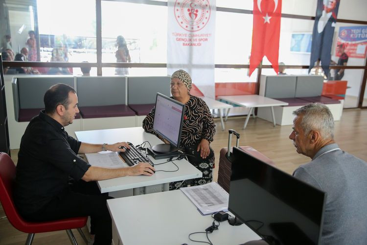 Çalışan emeklinin maaşı kesilecek mi? Kimlerin maaşı kesilecek? - Resim: 1