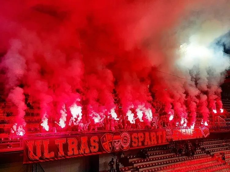 En ateşli taraftar grupları sıralandı: Süper Lig'den 2 kulüp var - Resim: 11