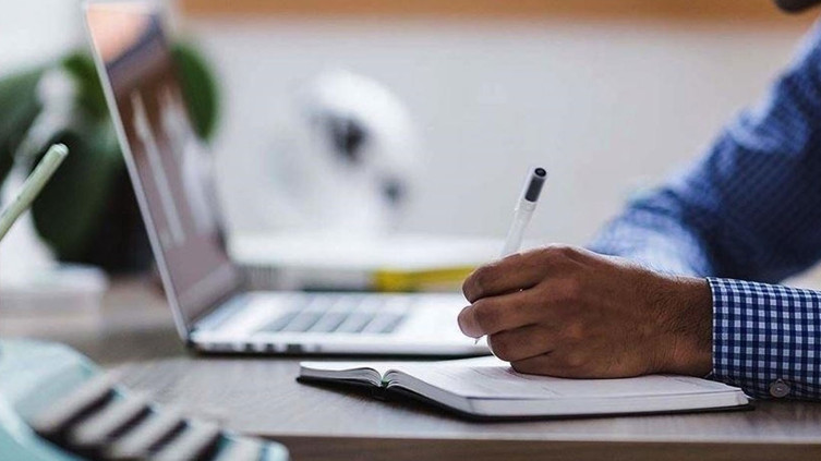 İstihdam kamuda arttı özel sektörde azaldı