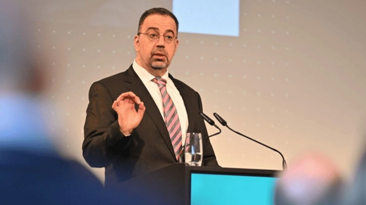 Acemoğlu'ndan ABD-Çin uyarısı: Çip savaşları küresel riskleri artırıyor