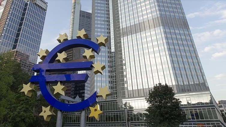 Euro bölgesi hizmet sektörü faaliyetleri nisan ayında daralma yaşadı