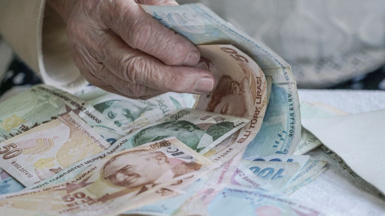 Uzmanı tek tek açıkladı: Emekli çalışırsa aylığı kesilir mi?