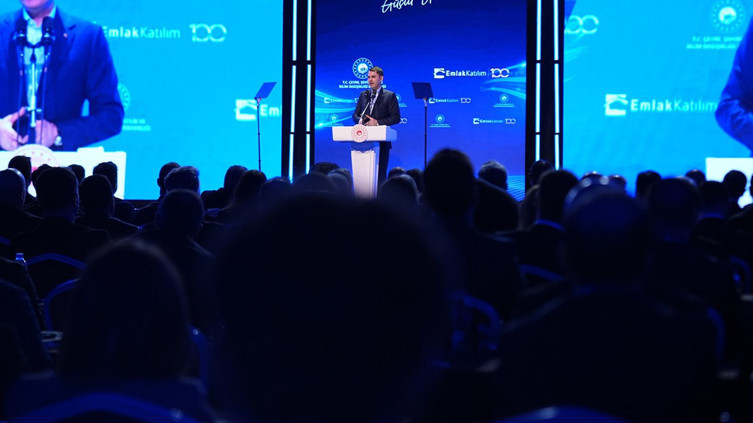 Emlak Konut'tan Yöneticiler Zirvesi: Bakan Kurum’dan köklü geçmiş, güçlü gelecek vurgusu