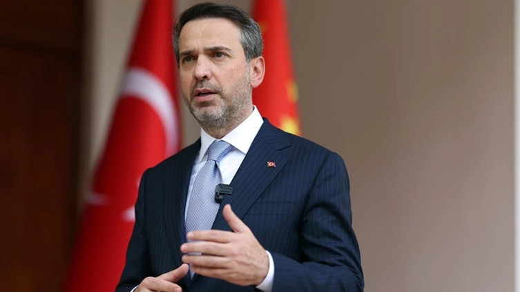 Bakan Bayraktar’dan doğal gaz ve akaryakıt açıklaması: Zam gelecek mi?
