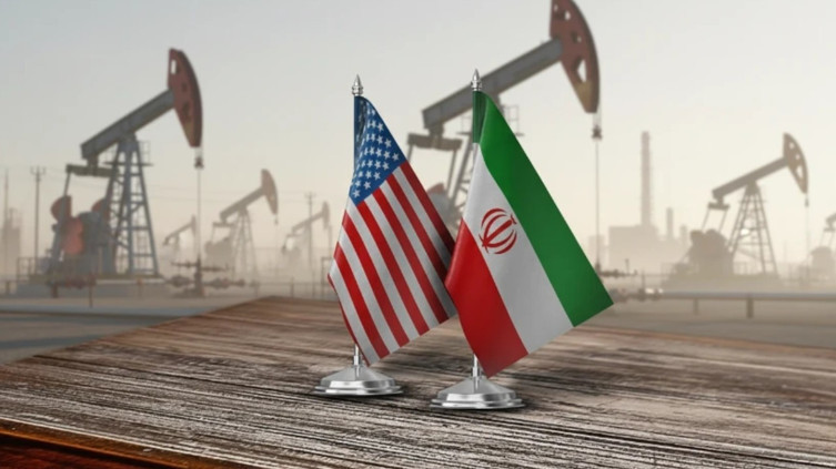 ABD'den petrol hamlesi: Artan fiyatlara karşı İran muafiyeti geldi
