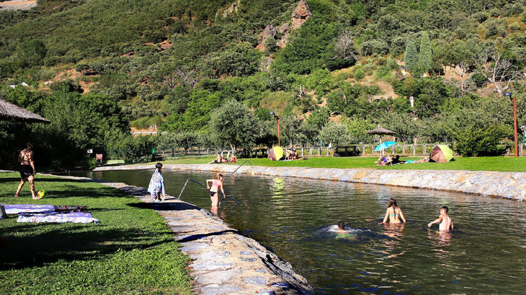 16 kişinin yaşadığı köyü yılda 25 bin turist ziyaret ediyor