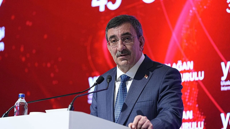 Cevdet Yılmaz'dan büyüme mesajı: Küresel risklere rağmen ekonomi direnç gösteriyor